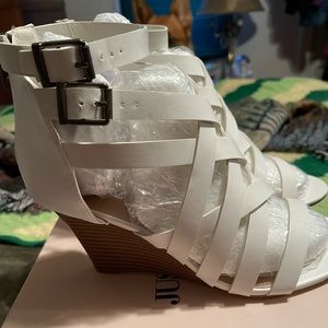 New in box, Kerrill Wedges